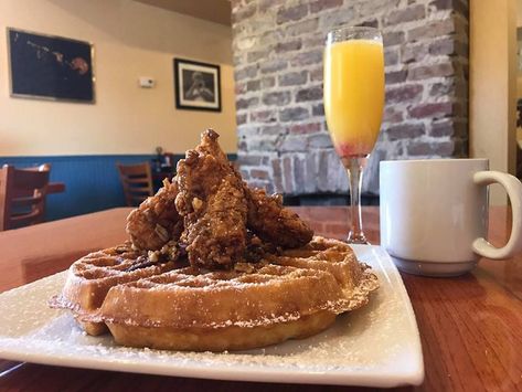 Places to Have Brunch in New Orleans, Louisana / Ideas for Brunch in New Orleans Brunch New Orleans, Bayou Food, New Orleans Brunch, Black Bean Cakes, Restaurants In New Orleans, Louisiana Woman, Louisiana Cuisine, Fried Chicken Strips, Louisiana Bayou