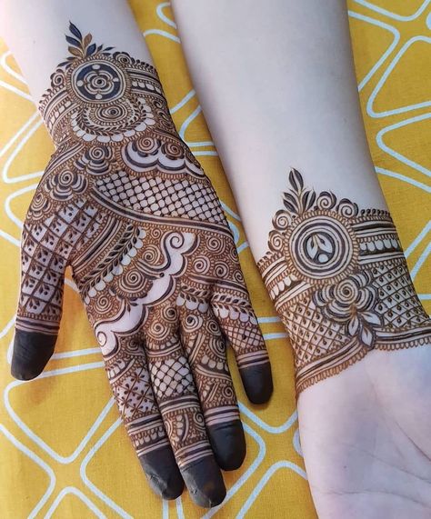 Rajwadi Mehndi Design, Mehndi Palm, Mehndi Designs Palm, Kolka Art, Mehendi Tattoo, Front Mehndi, Palm Mehndi, Beautiful Simple Mehndi Design, Arabic Designs