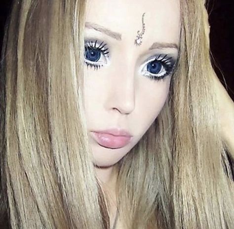 Princesa Emo, Human Barbie, Welcome To The Dollhouse, Valeria Lukyanova, Alena Shishkova, Real Barbie, Human Doll, Barbie Makeup, Fantasy Worlds