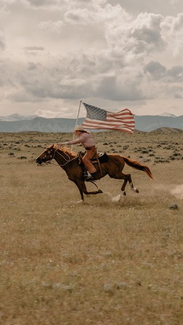 Party Country Aesthetic, Cowboy Photography, Western Wallpaper Iphone, Western Photo, Party In The Usa, Cowboy Aesthetic, Western Photography, Western Vibes, Western Landscape