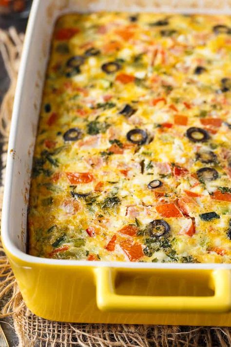 Medeteranian Breakfast Ideas, Medeteranian Recipes Breakfast, Mediterranean Breakfast Casserole, Meditarian Diet Recipes, Medeteranian Recipes Dinners, Mediterranean Breakfast Ideas, Mediterranean Brunch, Brunch Decorations, Brunch Bake