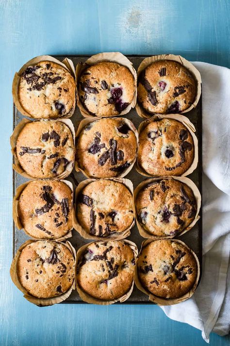 Cherry Muffins with Dark Chocolate Chunks - Foodness Gracious Dark Chocolate Tart, Baked Muffins, Cherry Muffins, Tart Cherries, Cherry Chocolate, Cherry Tart, Chocolate Tart, Chocolate Muffins, Chocolate Cherry