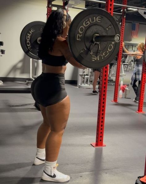 April Epps on Instagram: "Do you prefer front squats or back squats.. why do you prefer that particular variation?  #excercise #fypシ #fitgirls #fitwomen #squats #explorer" Toned Body Type Black Women Gym, How Many Squats A Day To See Results, Thick Gym Goals, Body Fitness Aesthetics Women, Black Women Working Out, Body Inspirations Fitness, Body Gym Goals, Hourglass Body Shape Goal, Gym Body Black Women