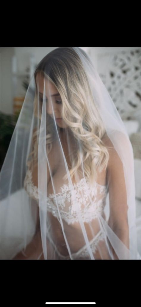 Spicy Bride Photos, Spicy Bridal Photos, Wedding Day Lingerie Photoshoot, Bodour Photography Ideas Vintage, Spicy Wedding Photoshoot, Boudiour Wedding Poloroid Ideas, Bridal Bodouir With Veil, Budior Photoshoot Ideas Polaroid, Bouidor Photography Ideas Wedding