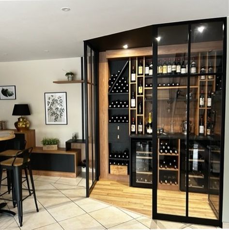 Une cave à vin dans le salon, separée par une verrière ? C'est possible grâce au sur-mesure !  Réalisé par Quadro Le Mans Cave A Vin Design, Cave Vin, Cave A Vin, Le Mans, Showroom, Garage, Bar, How To Plan, Quick Saves