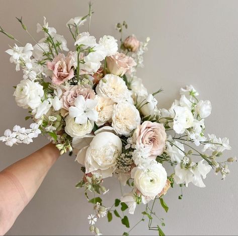 Cream Wedding Flowers, Blush Bridal Bouquet, Neutral Wedding Flowers, Champagne Flowers, Blush Wedding Flowers, Bridal Bouquet Flowers, Pink Wedding Flowers, Wedding Flower Inspiration, Blush Flowers