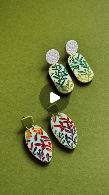 Polymer Week on Instagram: "White polymer clay, Texture Stamp, colorful Alcohol Inks… this technique is simple, but so much fun! 🌿  And what to do with the final slab? @dellinedesigns decided to sand off the baked surface and created lovely earrings where the pattern stands out beautifully." Stamping Polymer Clay, Polymer Clay Surface Techniques, Stamping On Polymer Clay, Polymer Clay Slabs Ideas, Polymer Clay Patterns, Polymer Clay Texture, White Polymer Clay, Clay Texture, Instagram White