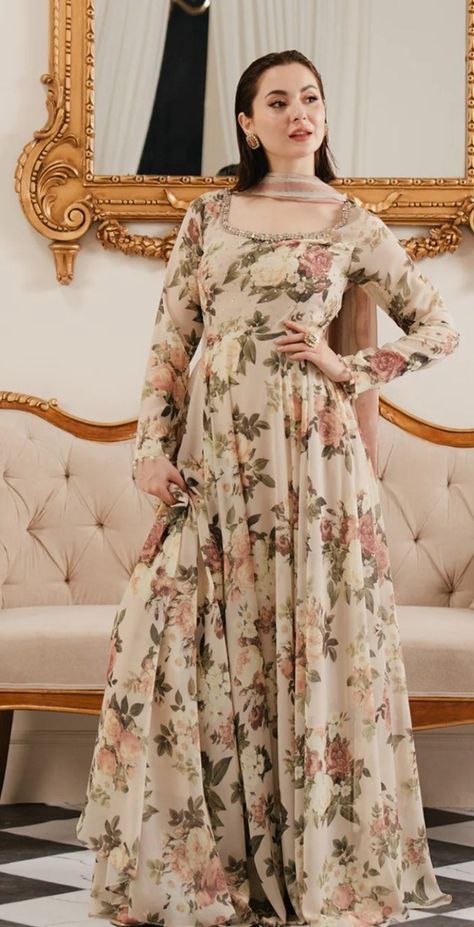 Birthday Dressing Ideas For Women, Pakistani Long Frock Design, Floral Pakistani Dress, Bridal Gown Pakistani, Pakistani Bridal Gown, Hania Amir Dresses, Long Kurti Design, Gown Pakistani, Lehenga Dress