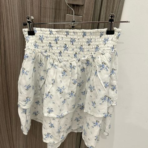 Hollister High Rised Blue Floral Skirt Size Small Never Worn Hollister Skirt, Blue Floral Skirt, School Skirt, Princess Outfits, Back To School Shopping, Girl Room, Blue Floral, Floral Skirt, Hollister