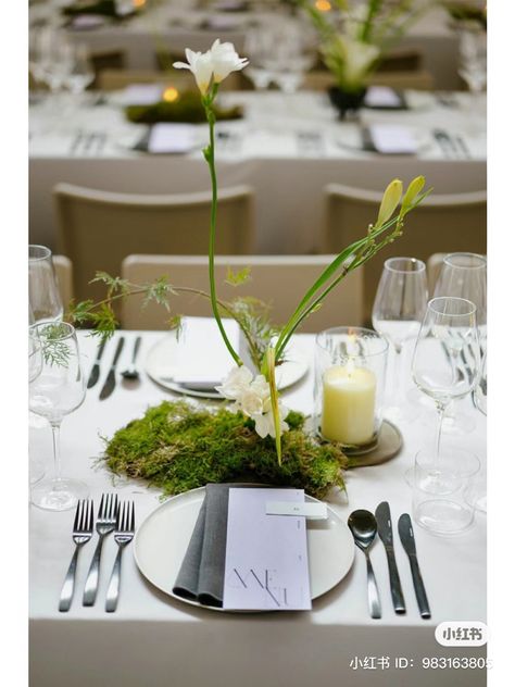 Green Moss Wedding Decor, Moss Tablescape Wedding, Moss Wedding Table Decor, Urban Garden Wedding, Mossy Centerpieces, Gallery Wedding Decor, Moss Wedding Centerpiece, Moss Table Decor, Moss Wedding Table