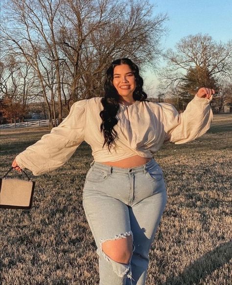 Unsure of her @ !! Outfits Baddie Girl, Outfits Gorditas, Outfits Baddie, Fashion Outfits Plus Size, Plus Size Baddie Outfits, Big Women Fashion, Outfits Curvy, Chubby Fashion, Curvy Fashionista