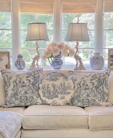 Blue And White Living Room, Blue White Decor, Casa Vintage, التصميم الخارجي للمنزل, Cottage Interiors, Style Deco, White Living Room, Blue Living Room, Blue Rooms