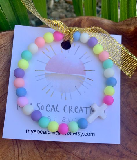 Easter Beaded Bracelets, Easter Jewelry Ideas, Easter Bracelet Ideas, Diy Easter Jewelry, Easter Bracelets, Jewelry Journal, Catholic Easter, Girls Bracelet, Easter Earrings