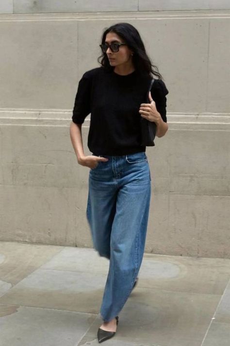 How to Style Barrel-Leg Jeans: Tips & Trends | Wardrobe Icons Barrel Denim Outfit, Barrel Leg Pants Outfit, Barrel Jeans Outfit Winter, Black Barrel Jeans Outfit, How To Style Barrel Jeans, Everyday Winter Outfits, Barrel Jeans Outfit, Red Flats Outfit, Comfortable Chic Outfits