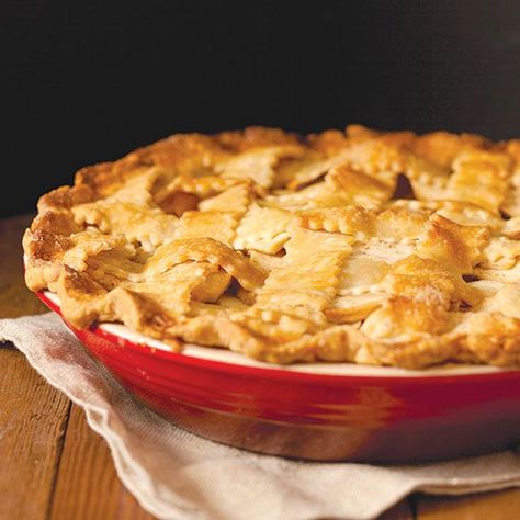 Homestyle Apple Pie (Paula Deen).  Uses a refrigerated pie crust. Pizza Sweet, Pizza Pops, Popular Pies, Pie Pops, Paula Deen Recipes, Refrigerated Pie Crust, Apple Pie Recipe, King Food, Thanksgiving Pies