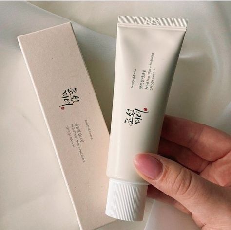 Good Sunscreen For Face, Korean Sunscreen, Organic Sunscreen, Beauty Of Joseon, Pretty Skin Care, Pretty Skin, It Goes On, Glass Skin, Skin Care Tools