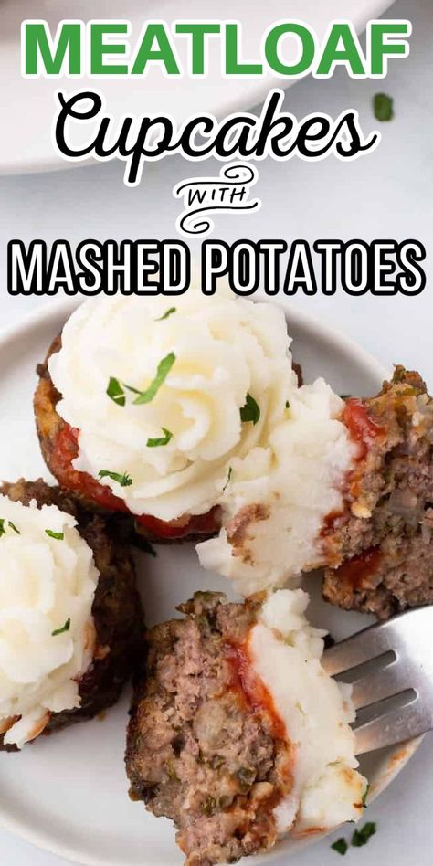 Small round mini meatloaves with mashed potatoes on top with Pinterest overlay. Easy Mini Meatloaf Recipe, Fancy Presentation, Meatloaf Cups, Meatloaf Muffins Recipe, Mini Meatloaf Muffins, Mini Meatloaf Recipes, Meatloaf Topping, Meatloaf Cupcakes, Mini Meatloaves