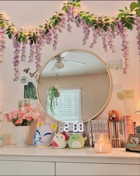 Colorful Art Deco Bedroom, Flower Bedroom Ideas, Spring Aesthetic Room, Flower Bedroom Decor, Spring Room Decor, Floral Room Decor, Pastel Aesthetic Room, Flower Room Decor, Pastel Room Decor