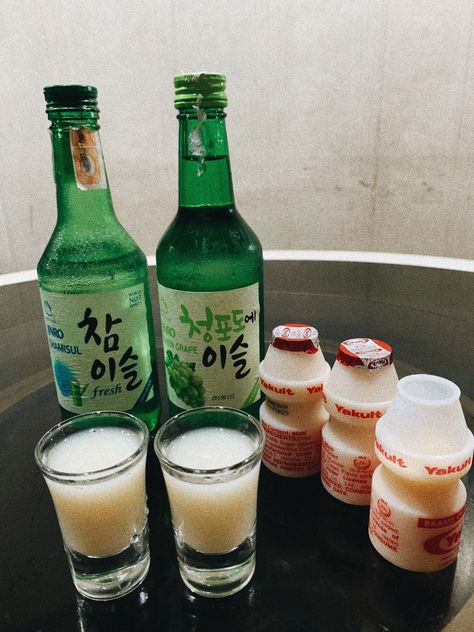 Jinro Soju Drinks, Soju Fake Story, Soju Aesthetic, Soju Drinks, Jinro Soju, Korean Soju, Trendy Drinks, Korean Drinks, Korean Snacks