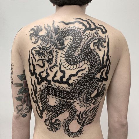 Traditional Tattoo Dragon, Traditional Back Tattoo, Dragon Tattoo Back, Backpiece Tattoo, King Tattoos, Fire Tattoo, Traditional Tattoo Art, Dragon Tattoo Designs, Book Tattoo