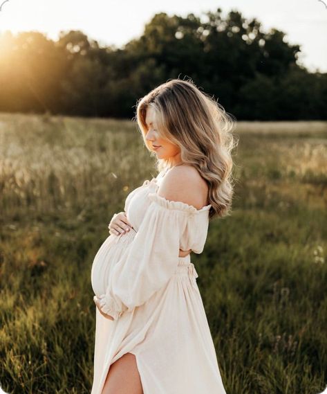 Pregnant Outfits For Photoshoot, Dune Maternity Photos, September Maternity Pictures Outfits, Maternity Inspo Pics, Maternity Flower Field, Maternity Pictures With Dress, Maternity Photo Outside, Maternity Bump Pictures, Mommy And Me Photo Shoot Maternity