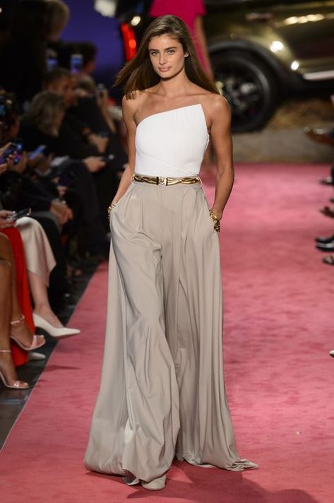 style inspiration + fashion + runway + Brandon Maxwell | Julie de la Playa spring fashion trends, high waisted pants, summer top Outfit Essentials, 2019 Runway, Brandon Maxwell, Outfit Chic, Pants Summer, Stil Inspiration, Fashion Runway, Outfit Trends, Inspiration Fashion