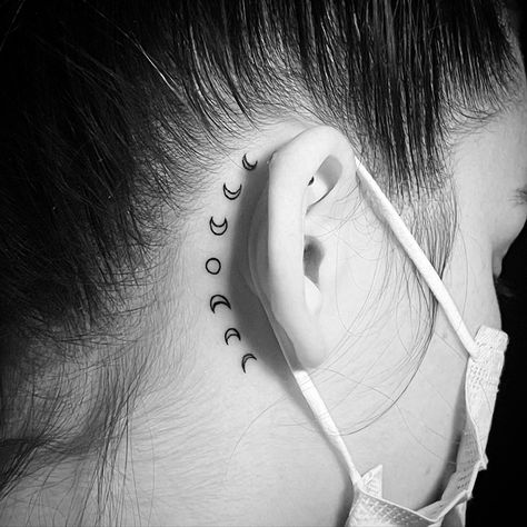 Behind The Ear Tattoos, Miniature Tattoos, Tattoo Main, Behind Ear Tattoos, Tato Minimal, Ear Tattoos, Palm Tattoos, Classy Tattoos, Face Tattoos