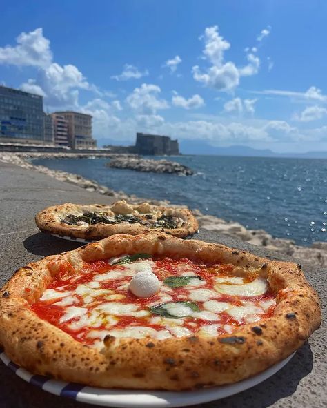 Naples Food, Naples Pizza, Napoli Food, Italy Restaurant, Italy Vibes, Italian Places, Napoli Italy, 100 Things To Do, Italy Food