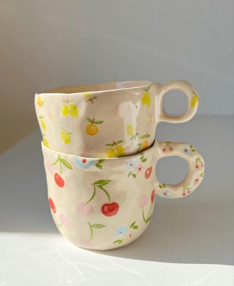 Lemon Ceramic Painting, Fruit Ceramic Mug, Fruit Mug Painting, Fruit Pottery Painting Ideas, Fruit Painted Pottery, Lemon Pottery Painting, Fruit Pottery Painting, Lemon Ceramics, Fruit Ceramics