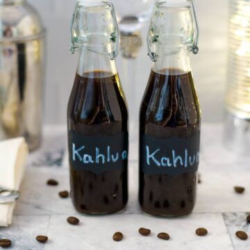 Keto Kahlua - Divalicious Recipes Kailua Recipes, Drinking Ideas, Kahlua Drinks, Keto Beverages, Homemade Kahlua, Kahlua Recipes, Ketosis Diet Recipes, Holiday Beverages, Homemade Alcohol