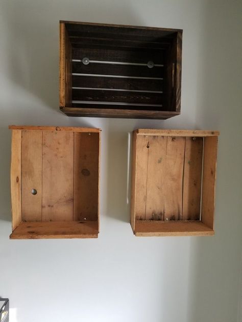 Crates On Wall, Wooden Crate Shelves, Crate Shelves Diy, Diy Wooden Crate, Rustic Bookshelf, Crate Bookshelf, Floating Bookshelf, Floating Bookshelves, Crate Diy