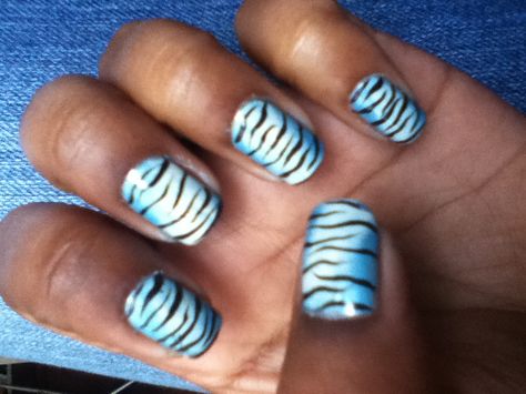 Blue and white tiger Tiger French Nails, White Tiger Nails, Tiger Nails Designs, Blue Zebra Nails, Mcbling Nails, Tiger Stripe Nails, Tiger Nail Art, Tiger Nails, 3d Nail Designs