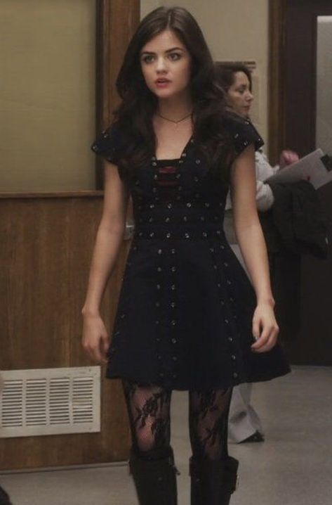 Aria Montgomery Style, Aria Style, Pretty Little Liars Aria, Pll Outfits, Pretty Little Liars Outfits, Pretty Little Liars Fashion, Pll Fashion, Aria Montgomery, Tv Show Outfits