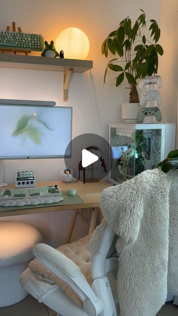 alissa 🍃 on Instagram: "Hi hi 🌿

I’m trying to empty my drafts so here’s an old setup video with my double monitors 

Hope you’re having a cozy weekend so far 🤍" Cozy Gaming, Cozy Weekend, Pc Build, Hobby Room, Gaming Setup, Apartment Ideas, May 11, Game Room, Gaming