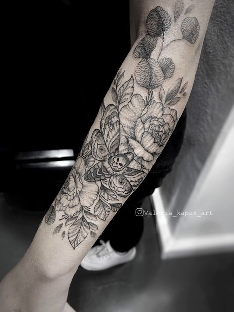 Moth And Flower Tattoo Sleeve, Flowers Tattoo Forearm, Moth And Flower Tattoo, Cottage Core Tattoos, Thomas Tattoo, Geometric Moth, Flowers Mandala, Tattoo Forearm, Moth Tattoo