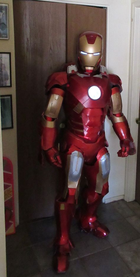 Ironman Cosplay, Iron Man Costume Diy, Iron Man Halloween Costume, Ironman Suit, Spiderman Halloween Costume, Iron Man Kids, Iron Man Costume, Full Body Armor, Iron Man Cosplay