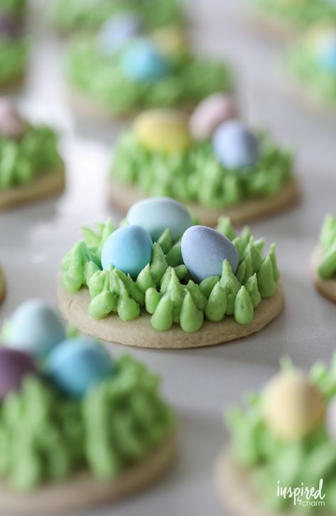 Sugar Cookies Easter, Dessert For Easter, Egg Shaped Cookies, Peeps Recipes, How To Make Eggs, Easter Sugar Cookies, Favorite Cookie Recipe, Cookie Business, Easter Dessert