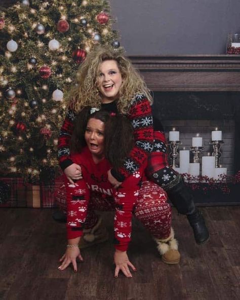 Best friends of over 10 years decide to randomly get ugly sweater photoshoot, instantly goes viral Matching Pajamas Aesthetic, Couple Pjs Matching, Christmas Couple Outfits, Christmas Pajamas Photoshoot, Pajamas Photoshoot, Sweater Photoshoot, Pajama Party Outfit Ideas, Awkward Family Pictures, Pajamas For Couples