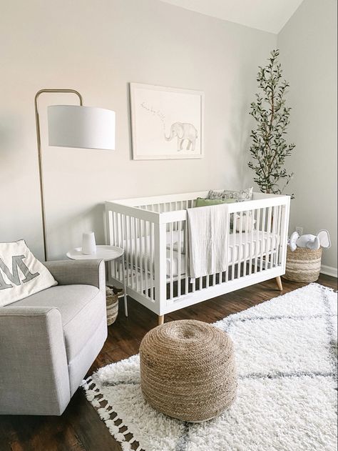 Neutral nursery. Bright and airy, gender neutral nursery. Baby boy nursery inspo. Cozy Baby Room, Baby Nursery Inspiration, Baby Room Themes, Baby Room Neutral, Baby Boy Room Decor, Nursery Room Design, Girl Nursery Room, Baby Room Inspiration, Baby Boy Room Nursery