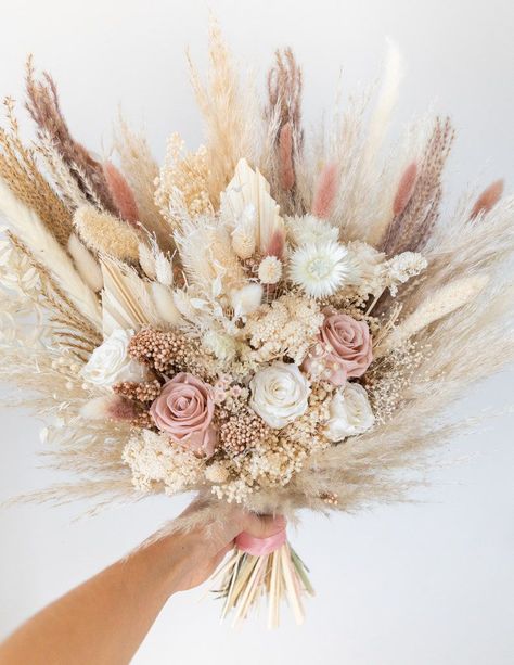 Rose Flower Bouquet, Country Western Wedding, Western Themed Wedding, Grass Bouquet, Pampas Grass Bouquet, Boho Wedding Flowers, Country Theme Wedding, Grass Wedding, Dream Wedding Ideas Dresses