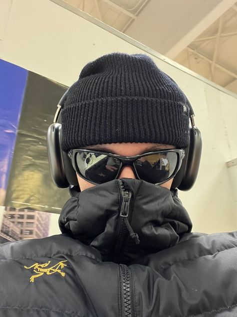 Headphone Guy Aesthetic, How To Style A Beanie Men, Men Wearing Beanies, Beanie Outfit Men Aesthetic, Winter Skater Outfits Men, Men Model Aesthetic, Arc’teryx Outfit, Men Beanie Outfit, Winter Boy Aesthetic