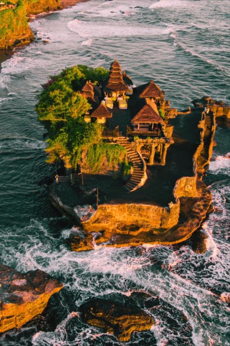 so many people around the world are fascinated by the beauty of Bali, the Island of the Gods. What things do you imagine when you hear Bali ? green rice fields, amazing waterfalls, stunning views, colorful smoothie bowls and most importantly, Balinese culture. We love exploring new cultures from food and art to local beliefs; this is what fuels our wanderlust. Tanah Lot Temple, Bali Travel Photography, Canggu Beach, Bali Bucket List, Temple Bali, Dragon Bird, Ubud Indonesia, Tanah Lot, Bali Guide