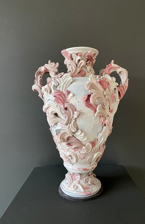 Vase Ideas Ceramic, Aesthetic Clay Ideas, Rose Ceramics, Ceramics Architecture, Fancy Vase, Cute Ceramics, Pottery Aesthetic, Clay Statue, Amazing Pottery