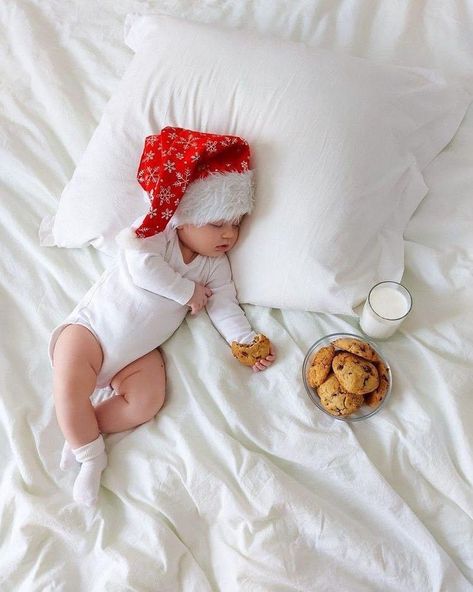 Torturi Baby Shower, Vom Avea Un Copil, Baby Holiday Photos, Baby Christmas Photography, Newborn Christmas Photos, Christmas Baby Pictures, Foto Kids, Baby Milestones Pictures, Baby Christmas Photos