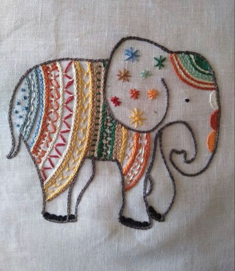 Sewing Embroidery Designs Free Pattern, Kantha Motifs Design, Embroidery Easy Ideas, Emboirdery Ideas, Kantha Embroidery Designs, Embroidered Crafts, Elephant Embroidery Design, Embroidered Accessories, Embroidered Elephant