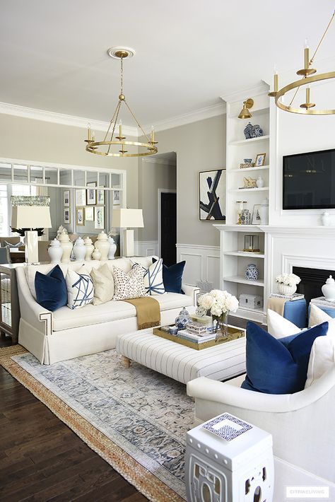 Blue Accents Living Room, Blue And Gold Living Room, Light Blue Living Room, Navy Living Rooms, Blue And White Living Room, Styl Hampton, Cream Living Rooms, Blue Living Room Decor, Fall Living Room Decor