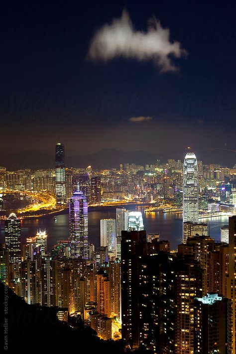 Hong Kong Victoria Peak, The Peak Hong Kong, Hong Kong Night, Hong Kong City, Astronaut Wallpaper, Vision Board Photos, China Hong Kong, Hong Kong Travel, Beautiful Cities