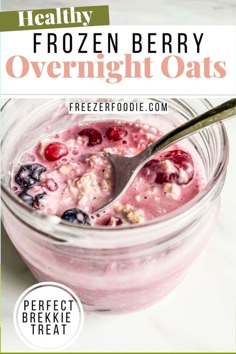 Oats With Frozen Berries, Frozen Berries Recipe, Frozen Berry Recipes, Frozen Berry Smoothie, Berry Overnight Oats, Rolled Oats Recipe, Frozen Fruit Recipes, Oats Recipes Breakfast, Easy Overnight Oats