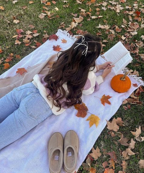 Estilo Ivy League, Studera Motivation, Herbst Bucket List, Fall Mood Board, Photographie Inspo, Fall Inspo, Fall Photoshoot, Fall Feels, Fall Is Here