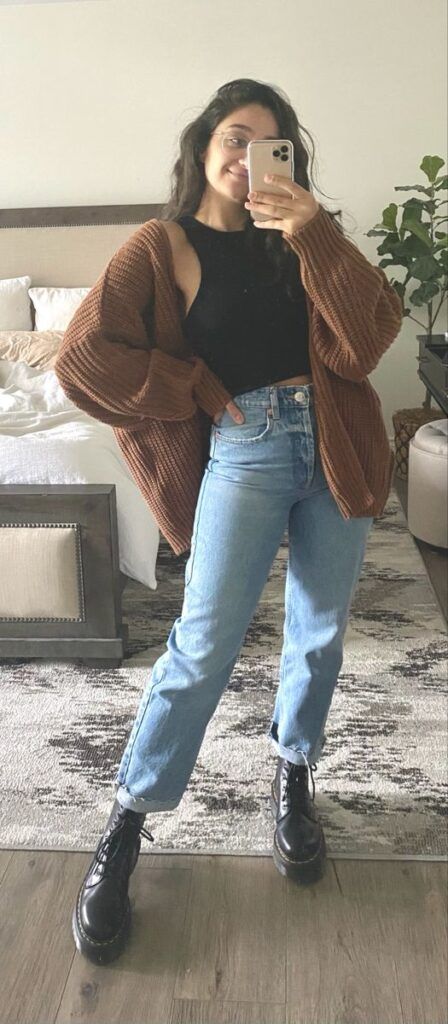 Outfit Ideas With Straight Leg Jeans, Jeans And Docs Outfit Winter, Outfit Ideas Straight Leg Jeans, Retro Mom Jeans Outfit, Straight Jeans And Doc Martens, Fits With Straight Leg Jeans, Mom Jean Autumn Outfit, Cardigan Doc Martens Outfit, Mom Jeans And Doc Martens Outfit